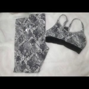 Leggings & sports bra